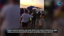 Una narcolancha en una playa de Cádiz provoca una avalancha de bañistas que quieren droga gratis