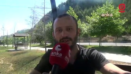 Kışın kar nedeniyle zarar gören asma köprünün tamir edilmemesini protesto için şiir yazdı