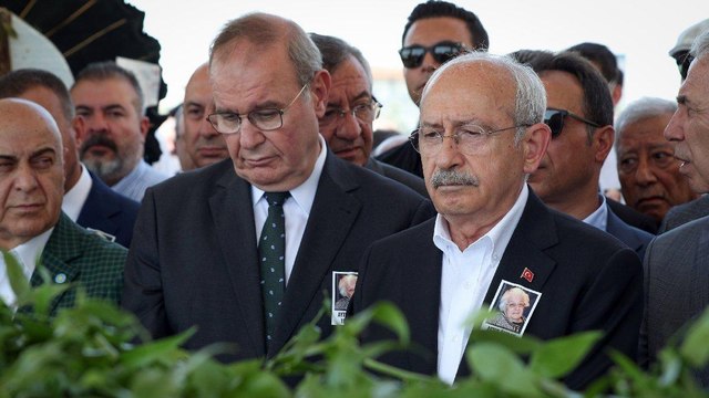 CHP’li Faik Öztrak’ın annesi son yolcuğuna uğurlandı