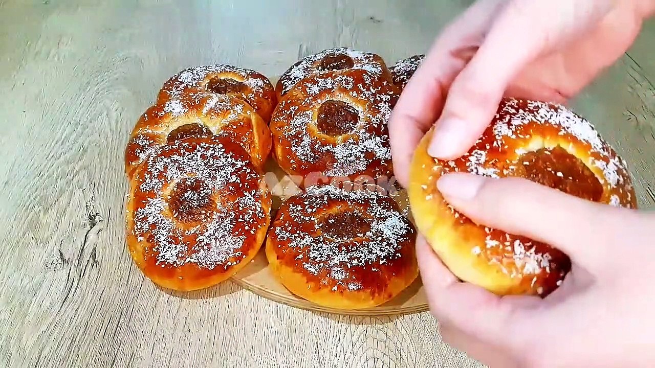 Sweet homemade buns with apple sauce. SOFT AND TASTY!