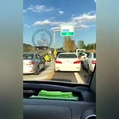 Sorumsuzluğun bu kadarına pes! Magandalar ambulansa dakikalarca yol vermedi