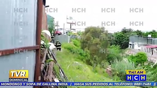 Bomberos logran controlar fuerte incendio en un taller industrial a la altura de Ecovivienda