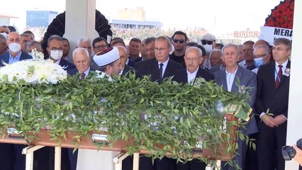 Faik Öztrak'ın annesi son yolculuğuna uğurlandı