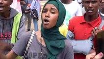 سودانيون يتظاهرون في الخرطوم مطالبين بإنهاء الحكم العسكري