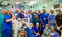 فريق طبي سعودي ينجح في فصل توأم سيامي يمني