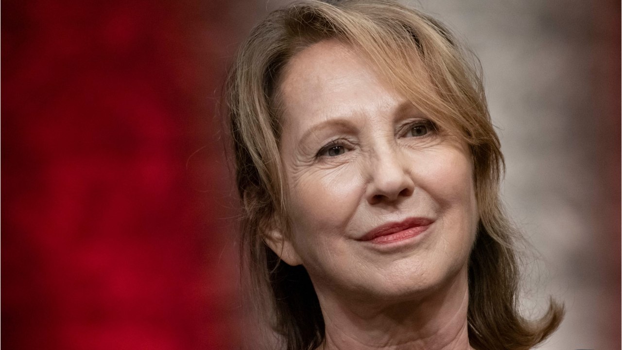 GALA VIDÉO - “Autodestructeur, prisonnier de l’alcool” : Nathalie Baye se confie sur son premier grand amour