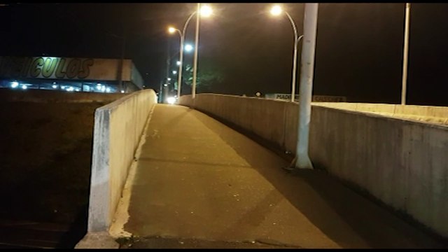 Ciclista fica ferido ao sofrer queda na Rua Jacarezinho