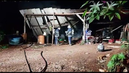 Residência de madeira é destruída pelo fogo no Brasmadeira