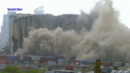 Deux ans après l'explosion dans le port de Beyrouth, des silos à grains s'effondrent à cause d'un incendie