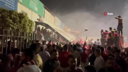 Tribün çöktü, çok sayıda kişi yaralandı