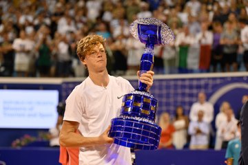 Umag : Sinner déjoue les plans d'Alcaraz