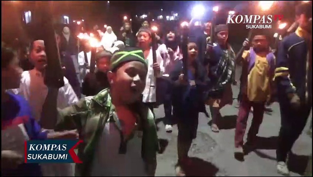 Ramaikan Tahun Baru Islam Ratusan Warga Pawai Obor