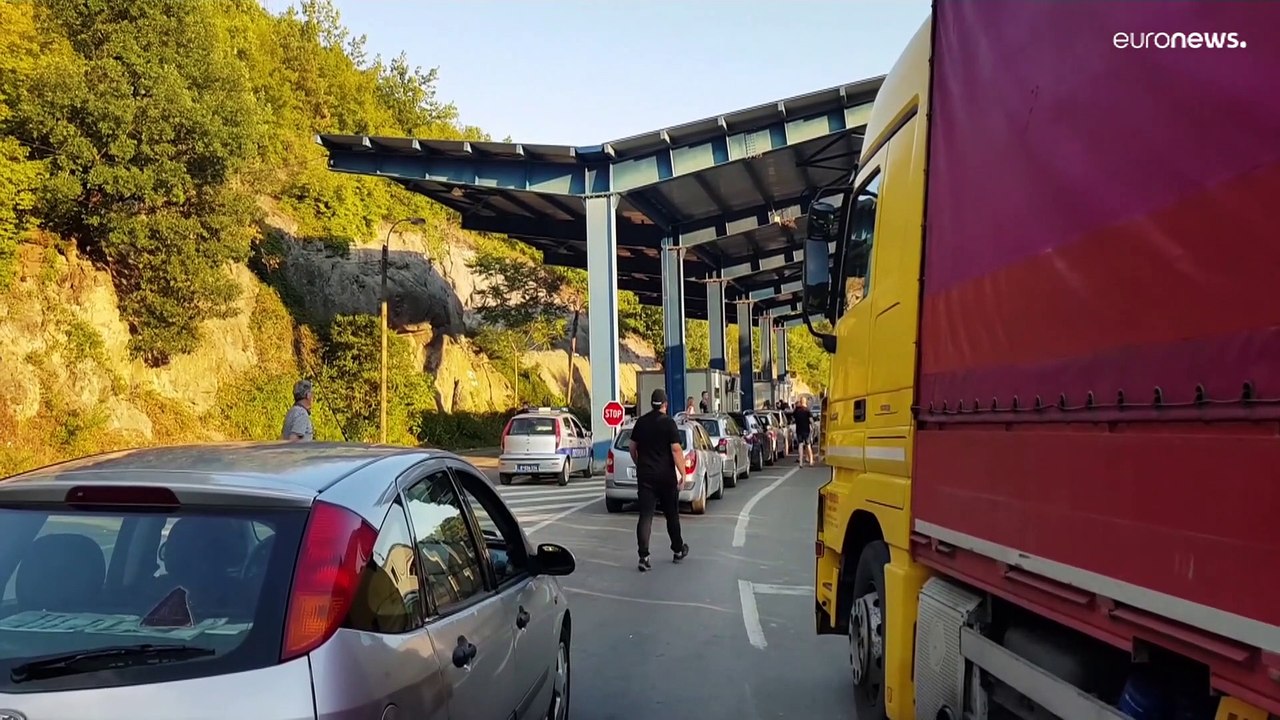 Proteste von Serben in Kosovo: Pristina verschiebt verschärfte Regeln