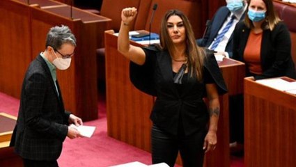 Parlamentoda yemin ederken Kraliçe Elizabeth'e "sömürgeci" diyen senatör Lidia Thorpe'nin yemini kabul edilmedi