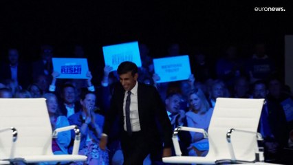 Консерваторы голосуют, Джонсон празднует