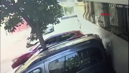 İstanbul’da iş yerinde patlama! Beton parçaları sokağa fırladı, yaralılar var