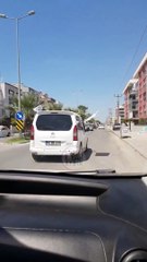 Taliban bayraklı araç konvoyu tepki çekti