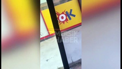 Ambulanstaki sağlık çalışanlarına saldırdı, kafasıyla camı kırmaya çalıştı