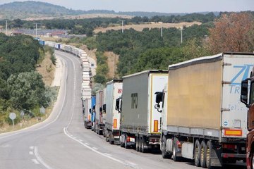 HAMZABEYLİ'DE 20 KİLOMETRELİK TIR KUYRUĞU