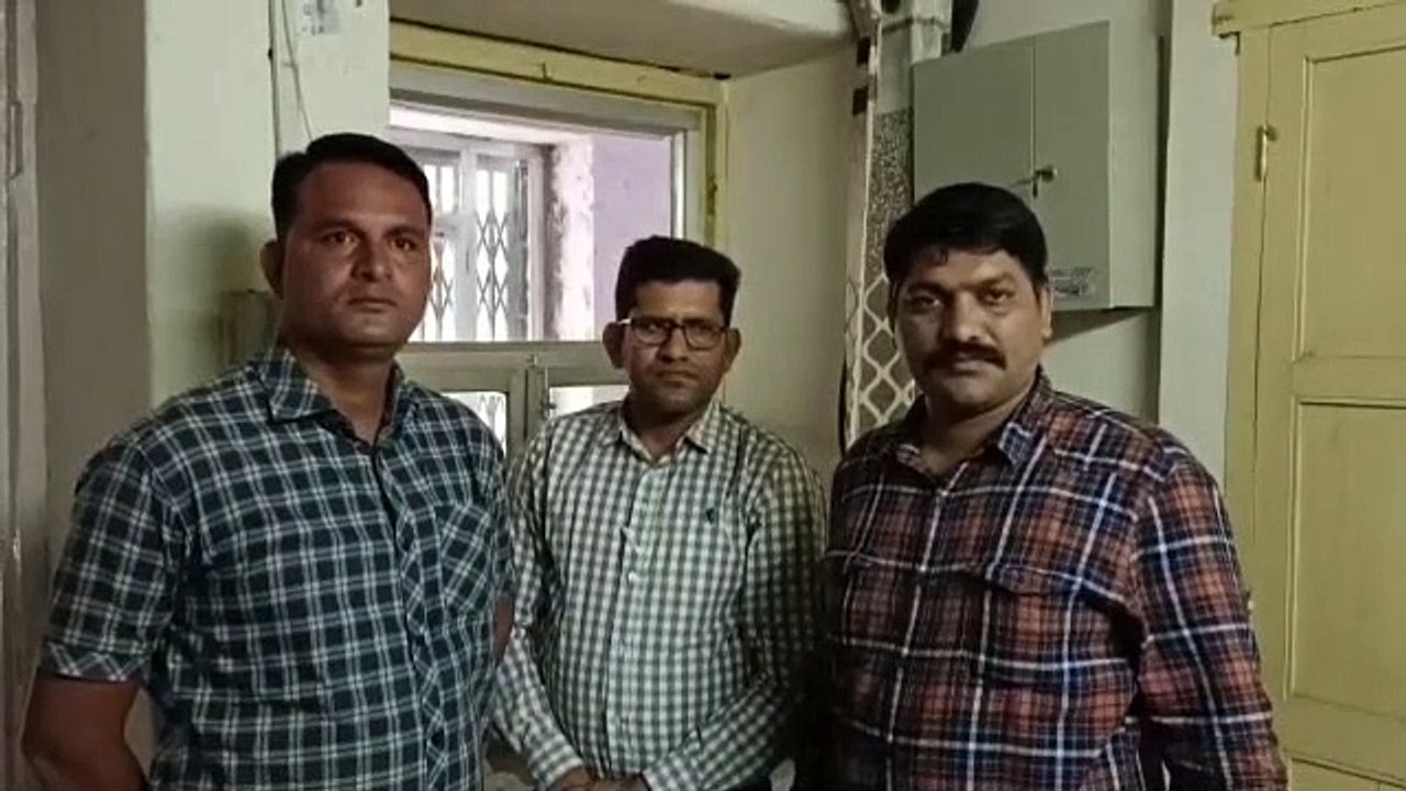 एसपी ऑफिस के पास 50 हजार की घूस लेते कनिष्ठ अभियंता गिरफ्तार