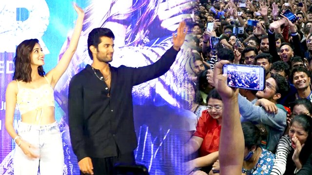 Huge Crowd Gathers To See Vijay Deverakonda In Mumbai