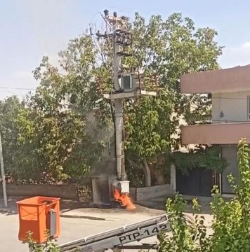 Elektrik trafosunda çıkan yangın paniğe neden oldu