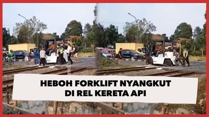 Heboh Forklift Nyangkut di Rel Kereta Api, Warga dan Petugas Bingung Cara Mengevakuasi