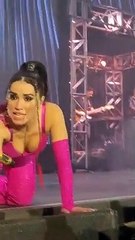 El "Chape Tour": Lali consoló a una joven que se descompuso en su show con un tremendo beso