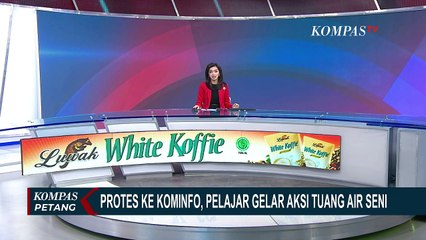 Blok Politik Pelajar Gelar Aksi Simbolis Tuang Air Seni di Depan Gedung Kominfo