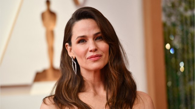GALA VIDEO - Jennifer Garner, 50 ans, engagée contre la chirurgie esthétique : “Soyez moins obsédé par votre image”