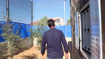 عائلة فلسطينية باتت محاصرة داخل مستوطنة بنيت على جزء من أراضيها