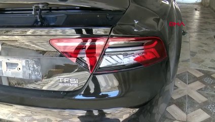 Yol verme tartışması husumete dönüştü! Park halindeki otomobili parçaladılar