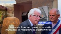 France: Ken Follett visite la cathédrale de Dol-en-Bretagne qu'il a aidé à restaurer