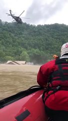 Kentucky. Vídeo mostra resgate de idosa cercada pelas cheias