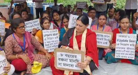 অবস্থানরত টেট উত্তীর্ণদের পাশে বিজেপি বিধায়ক অগ্নিমিত্রা পাল| OneIndiaBnegali