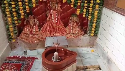 Descargar video: हर-हर महादेव - यहां निज मंदिर में नंदी, डेढ़ इंच गोलाई का है शिवलिंग