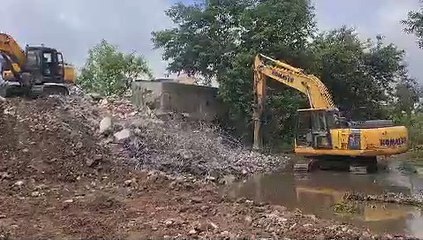 ढाई दिन में ढहाया मकान, पड़ोसियों व प्रशासन ने ली राहत की सांस