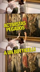 Activistas ambientales pegaron sus manos a una pintura de Botticelli