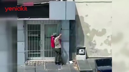 Suriyeli kağıt toplayıcısının Türk bayrağına saygısı!