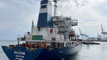 أول سفينة محملة بالحبوب تغادر ميناء أوديسا الأوكراني إلى تركيا