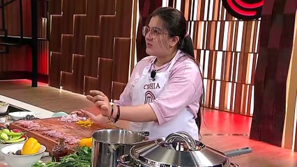 Cynthia le pone humor y baile a su sazón