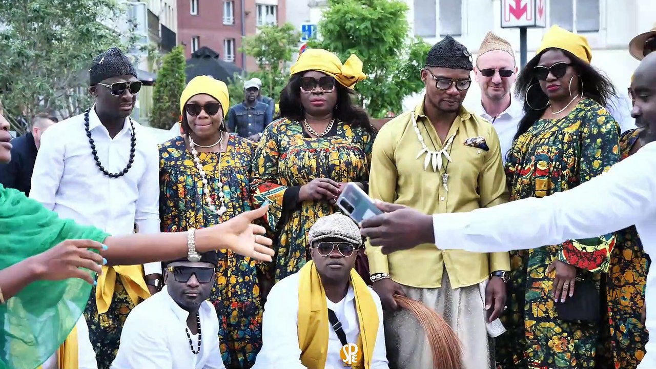 Michelle et Passi  à la Mairie de Roubaix: Heureux mariage
