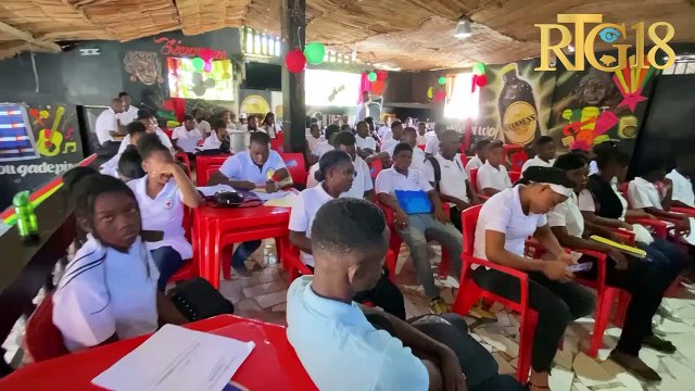 Dirijan Pati Enklizif Patriyòt Angaje Ayisyen klotire yon semèn fòmasyon pou anviwon 60 jèn.