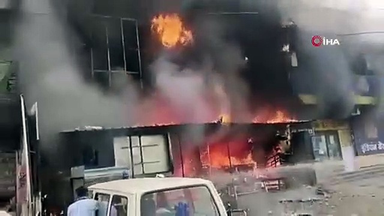 Hindistan'da hastanede yangın: 8 ölü