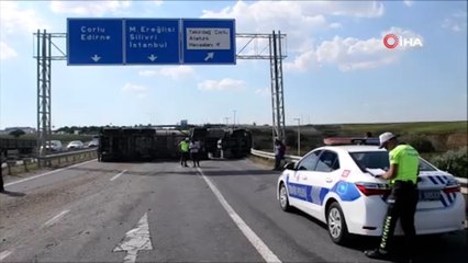 Çorlu'da yük tankeri devrildi