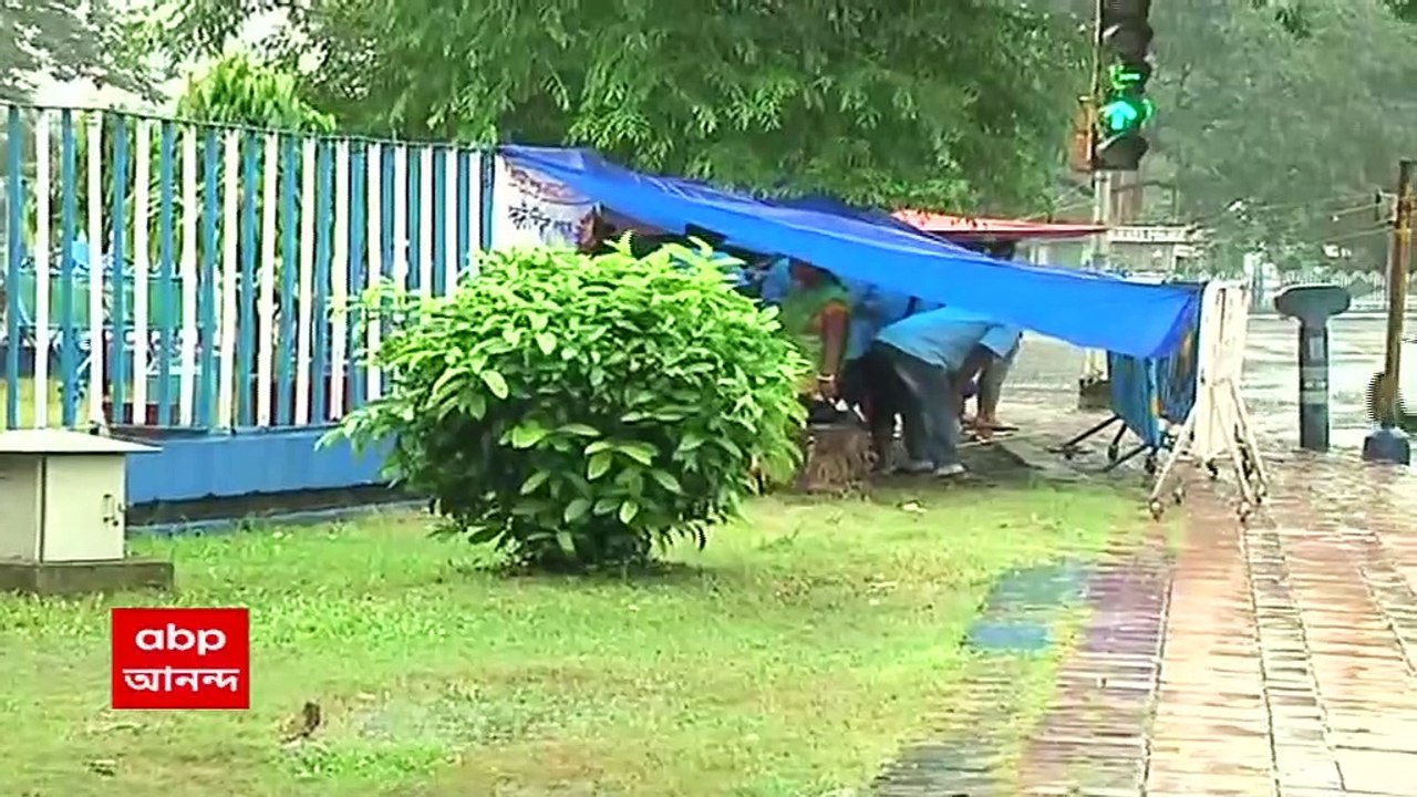 SSC Job Seekers Agitation: ৫০৬ দিনে পড়ল SSC চাকরিপ্রার্থীদের আন্দোলন। ঝড়-জল- বৃষ্টি উপেক্ষা করে বিক্ষোভ চালিয়ে যাচ্ছেন আন্দোলনকারীরা। Bangla News