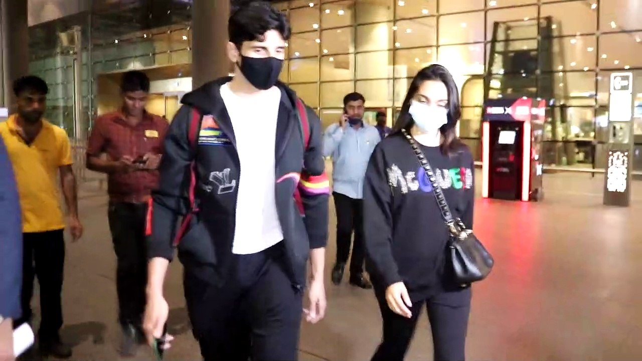 एयरपोर्ट पर स्पॉट हुए Kiara Advani और Sidharth Malhotra