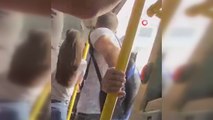 Minibüste kapı görevi gören vatandaşın tehlikeli yolculuğu kamerada