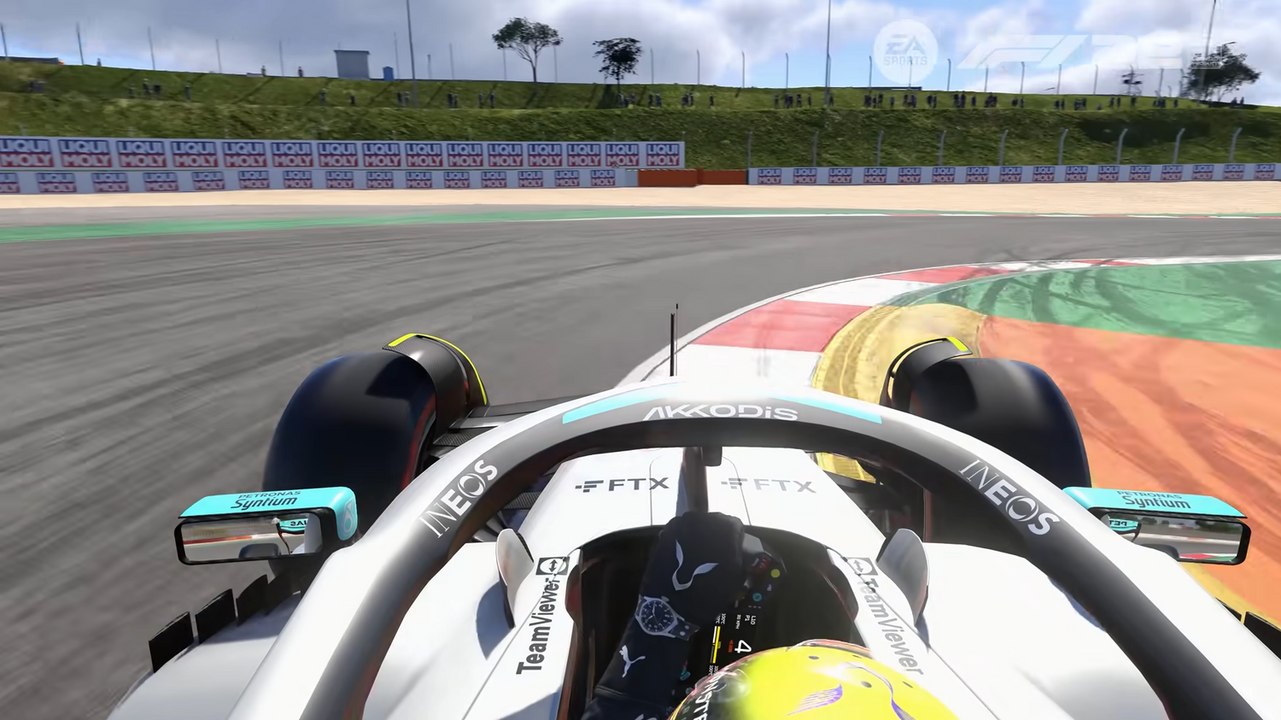 F1 22: Achterbahnfahrt in Portimão mit Lewis Hamilton