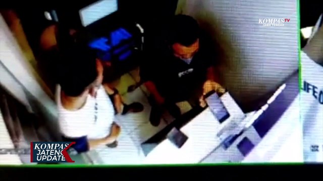 Detik-detik Aksi Pembobolan Mesin ATM di Kulon Progo Terekam CCTV
